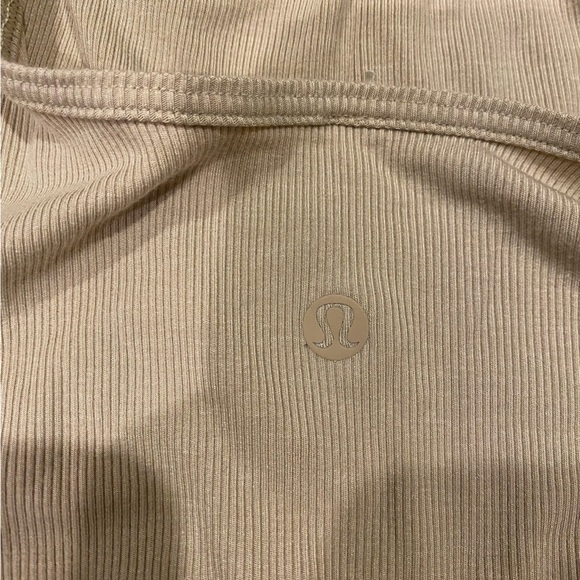 Lululemon front cut out tank top, size 6 - Picture 3 of 3